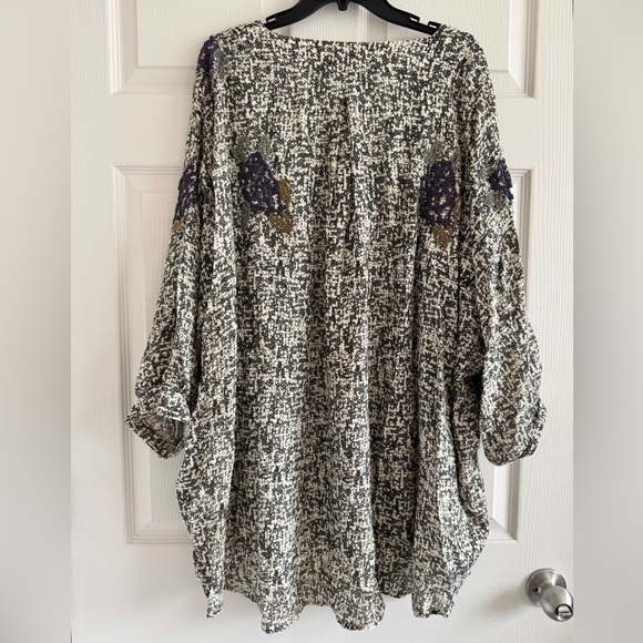 Essentials Tunic with Bead Design - Picture 6 of 7